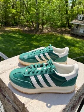 adidas Women’s Run 70s 2.0 Green Suede NWOT